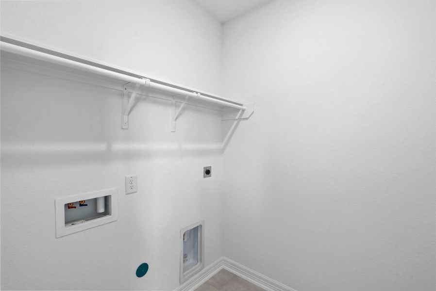 Spacious, unfurnished interior of a new home in Cedar Pointe, Crosby (Image 6).