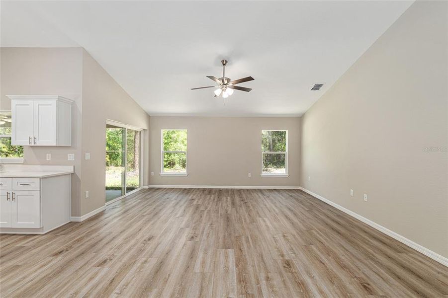 Spacious, unfurnished interior of a new home in , Dunnellon (Image 21).