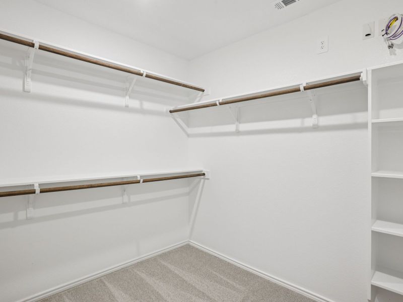 Spacious, unfurnished interior of a new home in Turner's Village, Buda (Image 11).