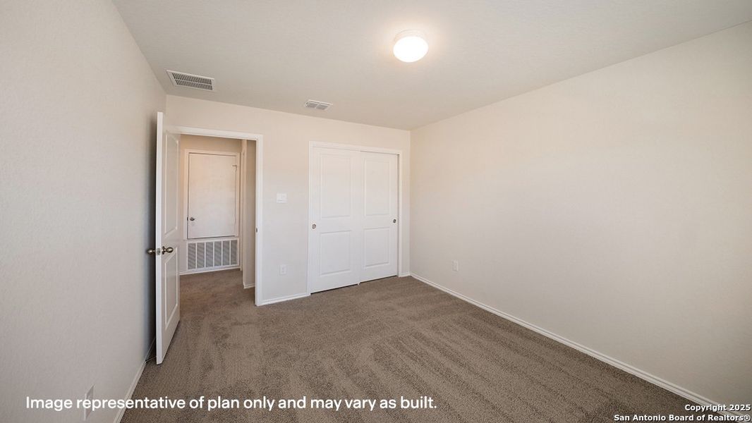 Spacious, unfurnished interior of a new home in Brookstone Creek, San Antonio (Image 11).