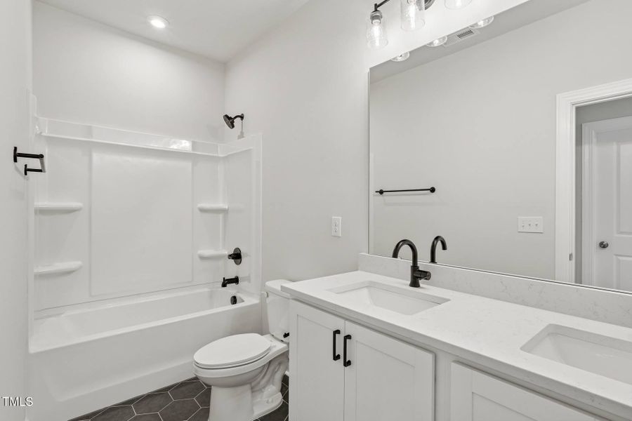 Elm Park 28_Shelby_Bathroom 2_5.19.25_we