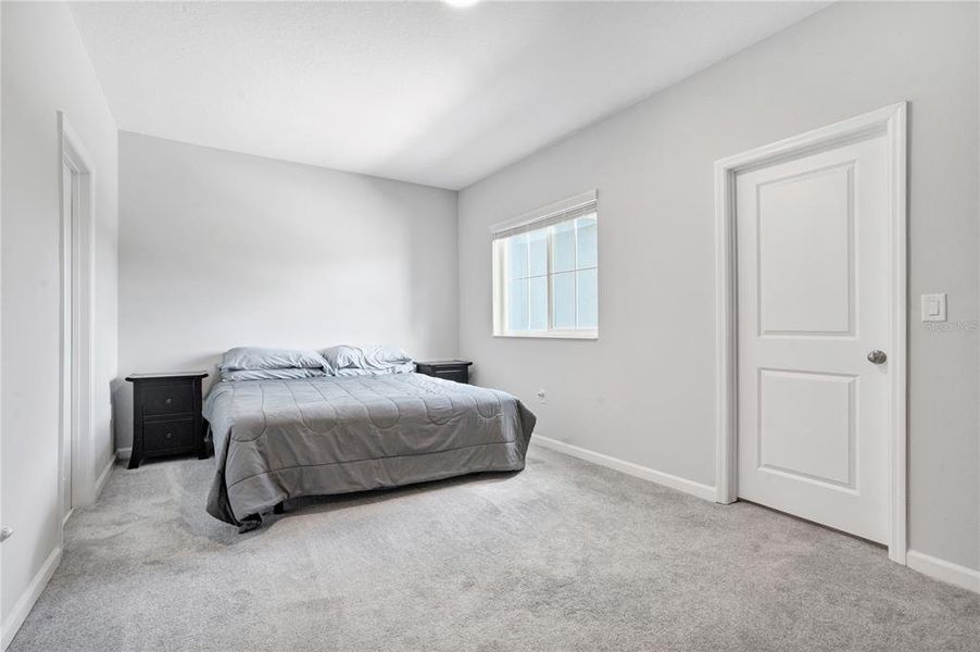 Furnished interior view inside a new home in , Oviedo (Image 7).