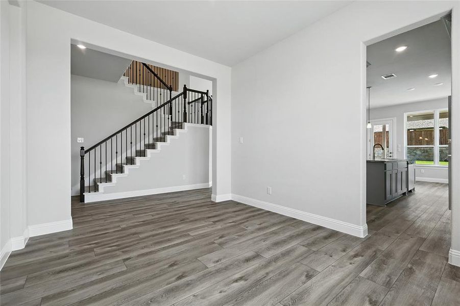 Spacious, unfurnished interior of a new home in Ridge Crossing, Waxahachie (Image 25).