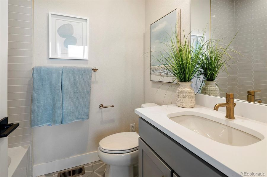 Second bedroom en suite bathroom Second bedroom en suite bathroom