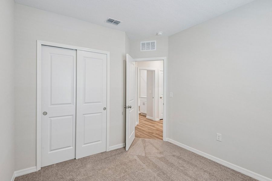 Spacious, unfurnished interior of a new home in Pasadena Ridge, Dade City (Image 21).