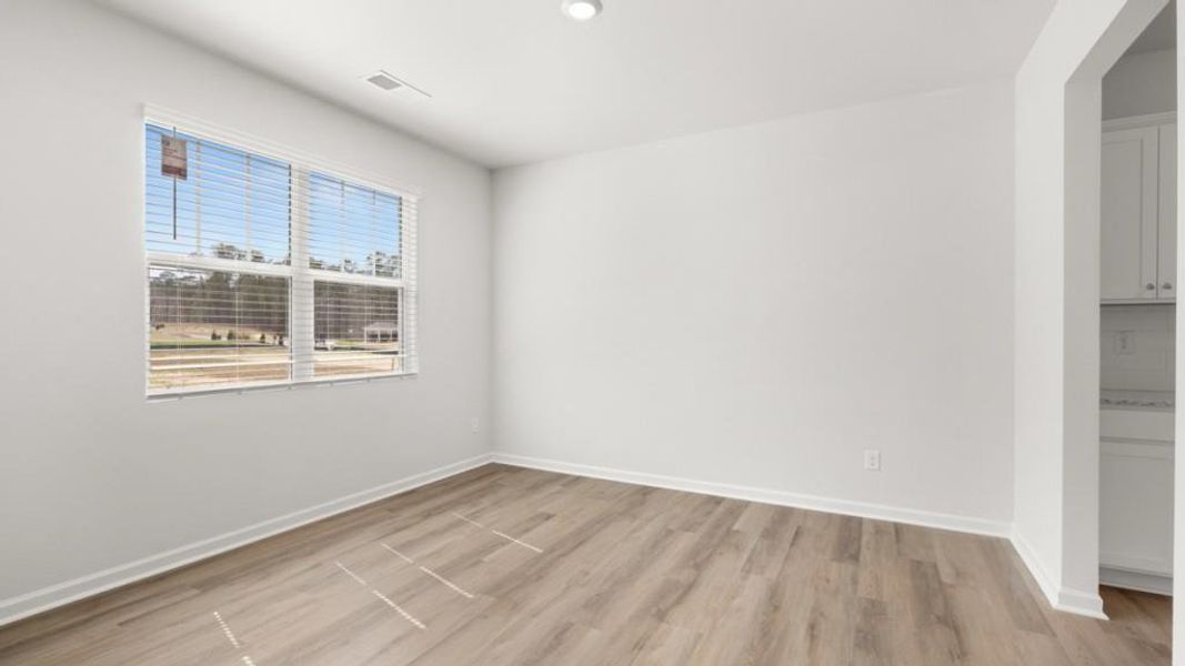 Spacious, unfurnished interior of a new home in South Wind, Union City (Image 29).