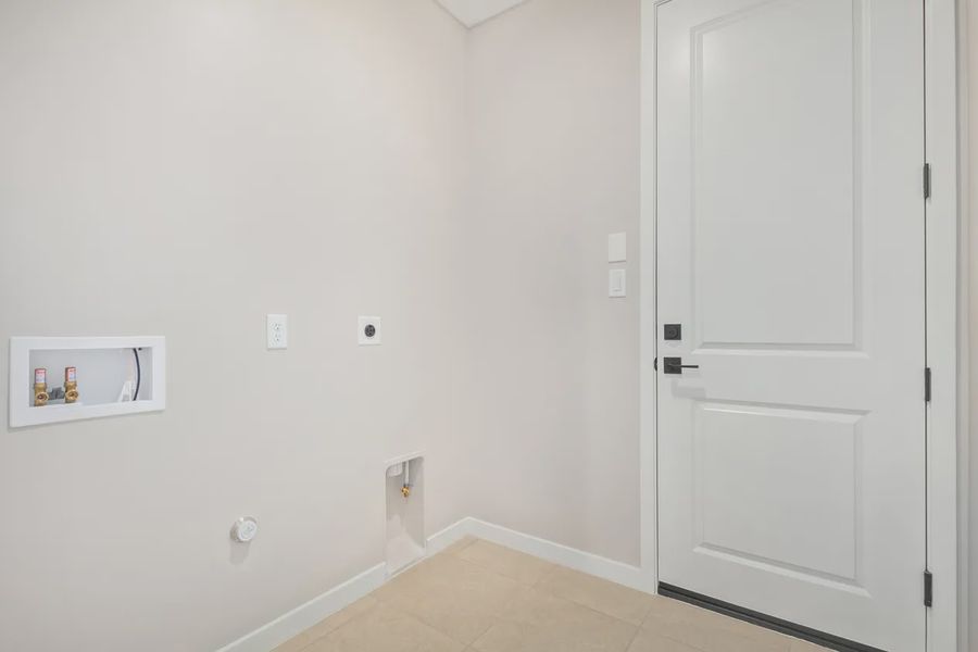 Representative unfurnished interior of a home built from the 1257 by Elliott Homes in Camilo at Santana, Yuma (Image 20).