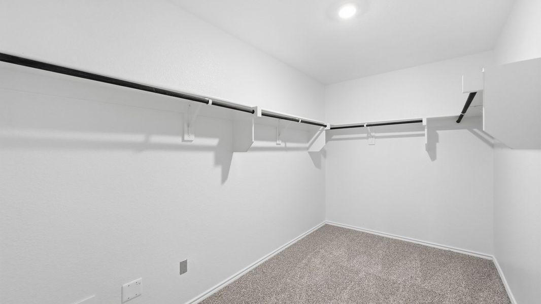 Spacious, unfurnished interior of a new home in Hickory Grove, Krum (Image 26).