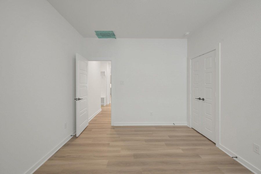 Spacious, unfurnished interior of a new home in Miller's Pond, Rosenberg (Image 24).