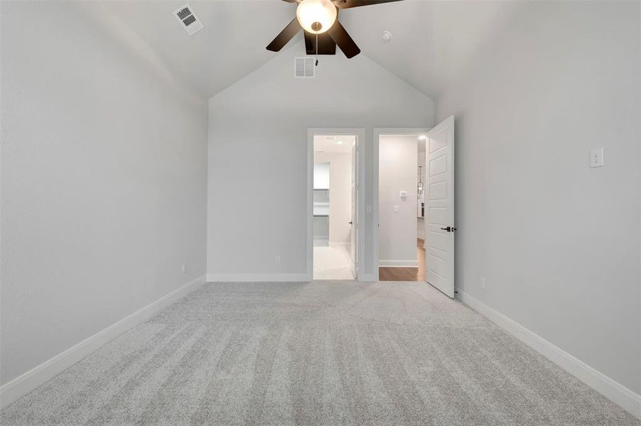 Spacious, unfurnished interior of a new home in Mantua Point Gardens, Van Alstyne (Image 30).