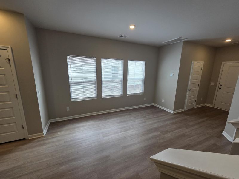Spacious, unfurnished interior of a new home in , Charleston (Image 10).