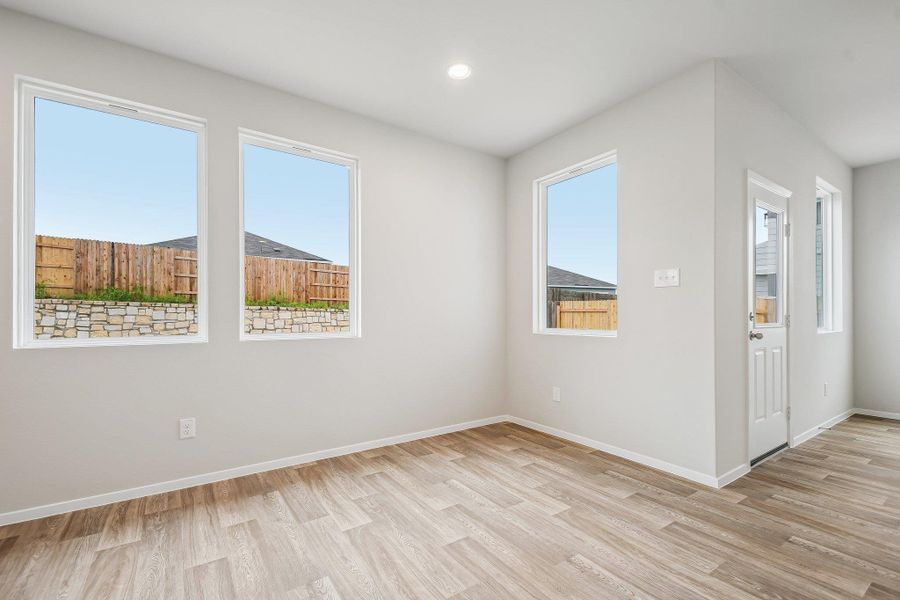 Spacious, unfurnished interior of a new home in Hymeadow, San Marcos (Image 13).