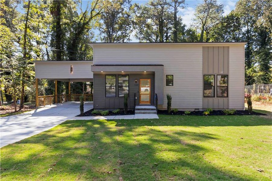 Exterior details and patio area of a home in , Atlanta (Image 17).