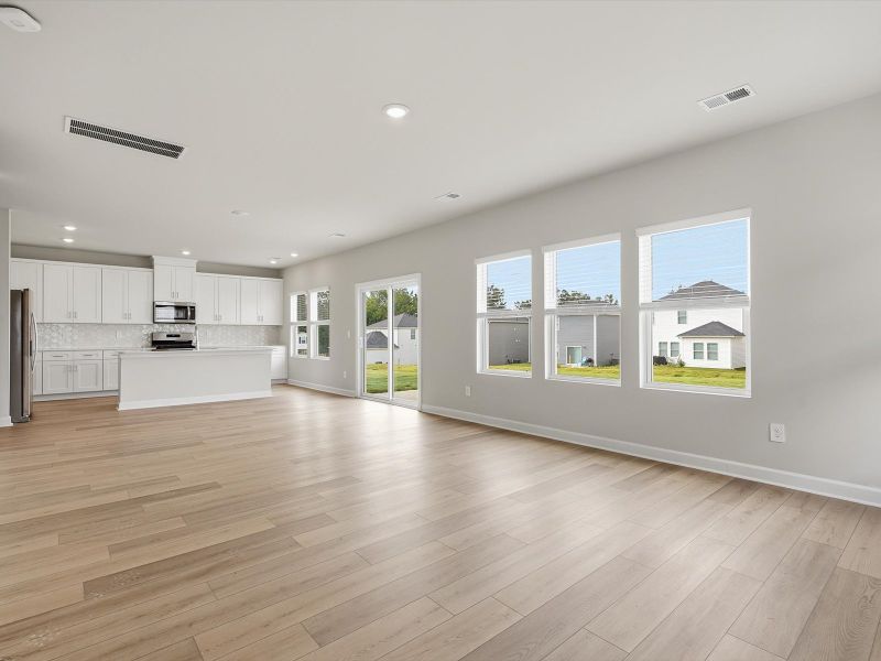 Spacious, unfurnished interior of a new home in Creek Ridge - Signature Collection, Spartanburg (Image 10).