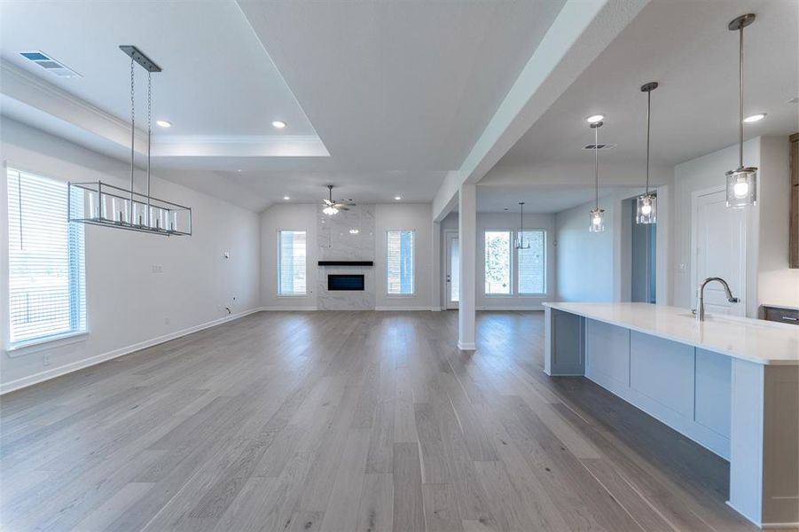 Spacious, unfurnished interior of a new home in Heath Golf & Yacht Club, Heath (Image 19).