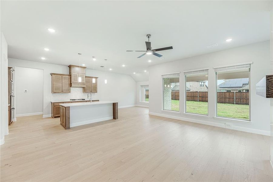 Spacious, unfurnished interior of a new home in Somerset Classic 70s & 80s, Mansfield (Image 16). Spacious, unfurnished interior of a new home in Somerset Classic 70s & 80s, Mansfield (Image 16).