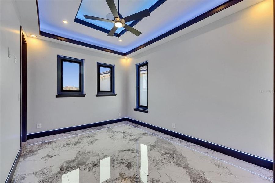 Spacious, unfurnished interior of a new home in , Apollo Beach (Image 39).