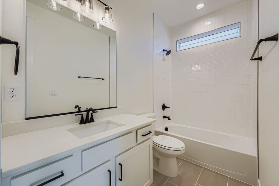 8451 Dines - Full Bathroom