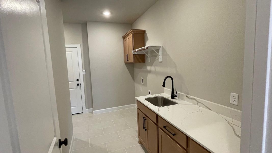 Furnished interior view inside a new home in Wellborn Settlement, College Station (Image 4).