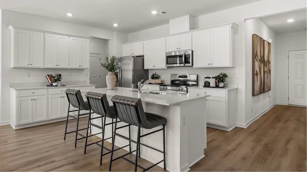 6978 Newport Kitchen 1of4 F1 050625