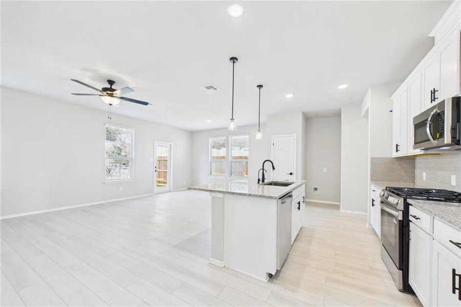 Furnished interior view inside a new home in Greene Farm, Cartersville (Image 6).