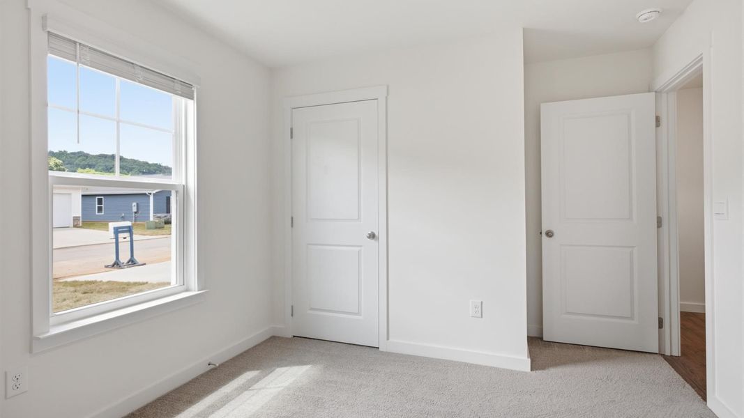 Spacious, unfurnished interior of a new home in Emory Creek, Harriman (Image 21).