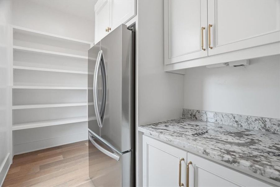 Furnished interior view inside a new home in , Strawn (Image 14).