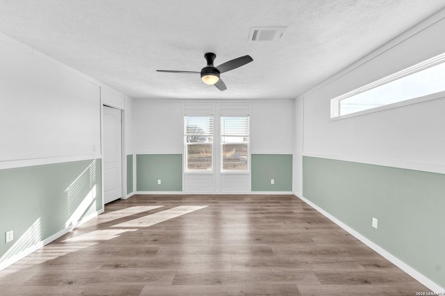 Spacious, unfurnished interior of a new home in , La Vernia (Image 15).