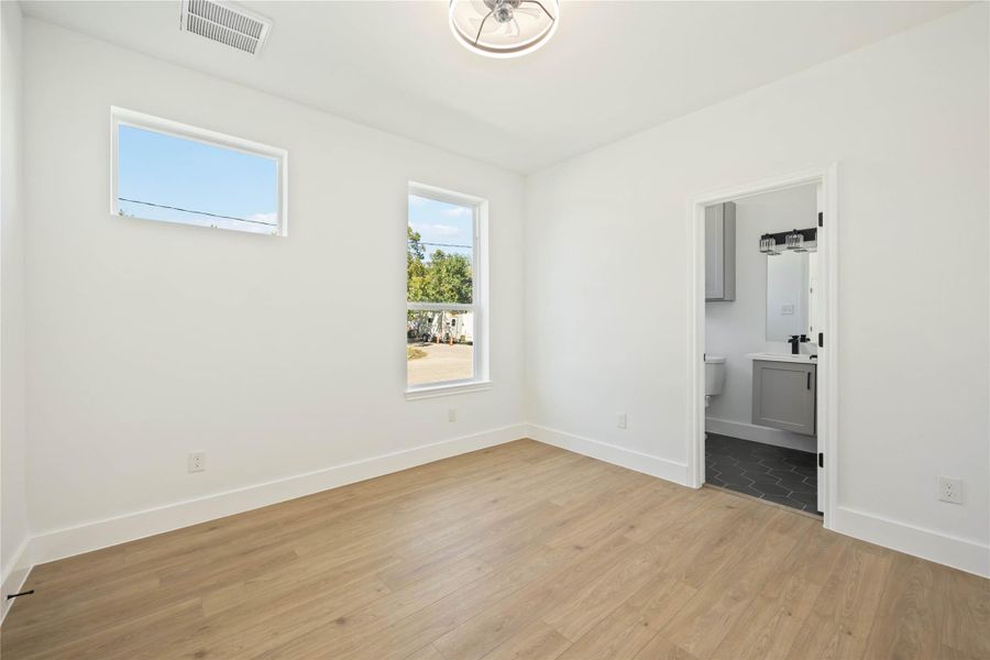 Spacious, unfurnished interior of a new home in , Houston (Image 22).