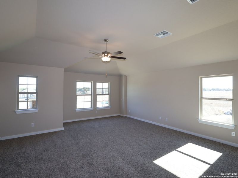 Spacious, unfurnished interior of a new home in Winding Brook, San Antonio (Image 23).