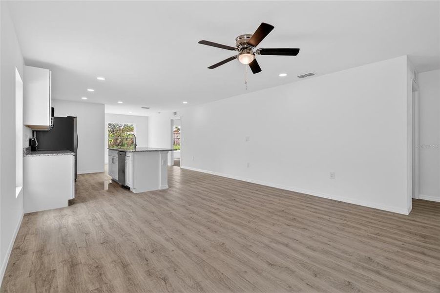 Spacious, unfurnished interior of a new home in , Haines City (Image 14).