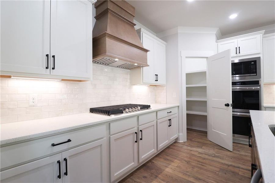 Furnished interior view inside a new home in Weslyn Park, Social Circle (Image 8).