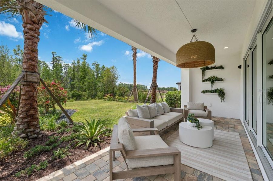 Exterior details and patio area of a home in Valencia Ridge, Wesley Chapel (Image 4).