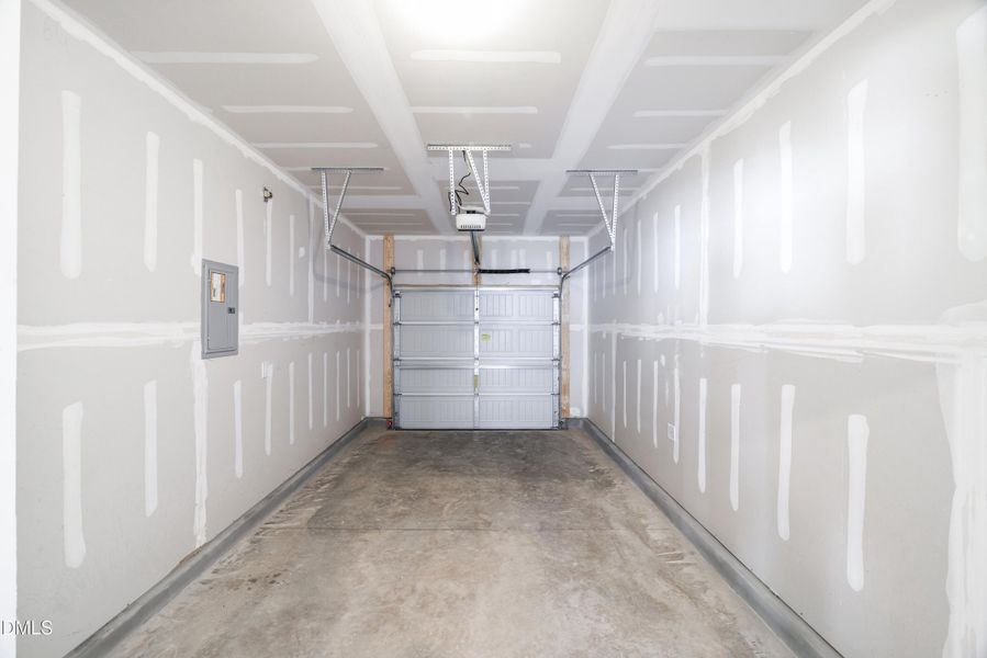 SUN_LawsonTownes_Pic_Cameron_Garage_1of1