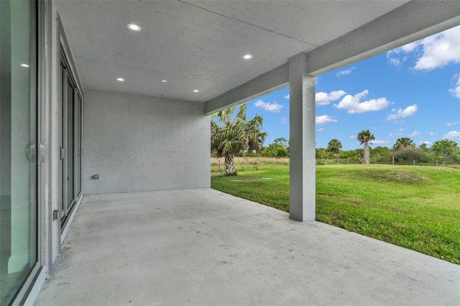 Exterior details and patio area of a home in , Okeechobee (Image 21).