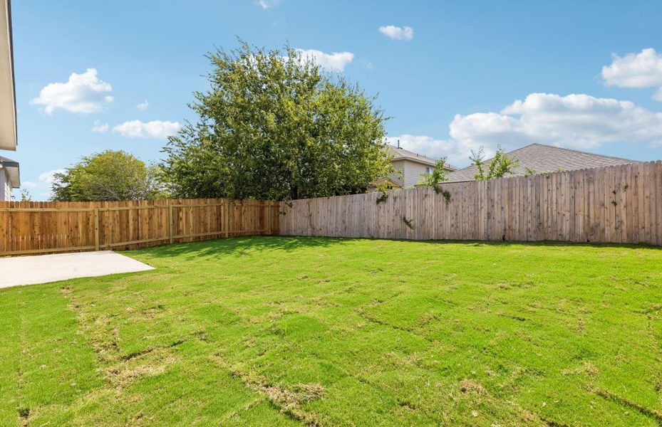 Exterior details and patio area of a home in Vantage, San Marcos (Image 17).