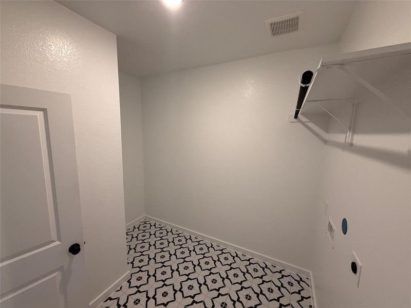 Spacious, unfurnished interior of a new home in Austin Point, Richmond (Image 8).