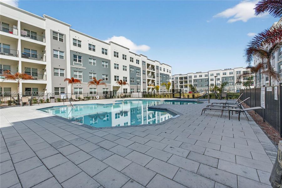 Condo located in Orlando, FL showcasing its design and architecture (Image 2). Condo located in Orlando, FL showcasing its design and architecture (Image 2).