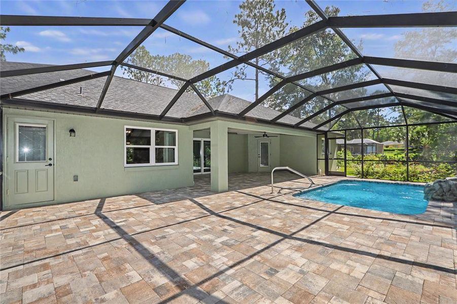 Exterior details and patio area of a home in , Dunnellon (Image 37).