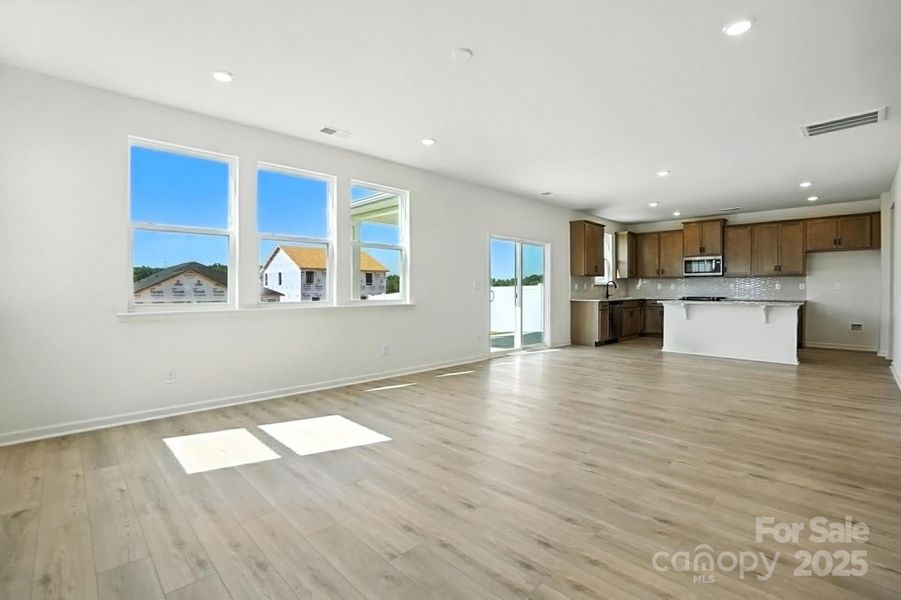 Spacious, unfurnished interior of a new home in Wellington Pointe Classic, Monroe (Image 10).