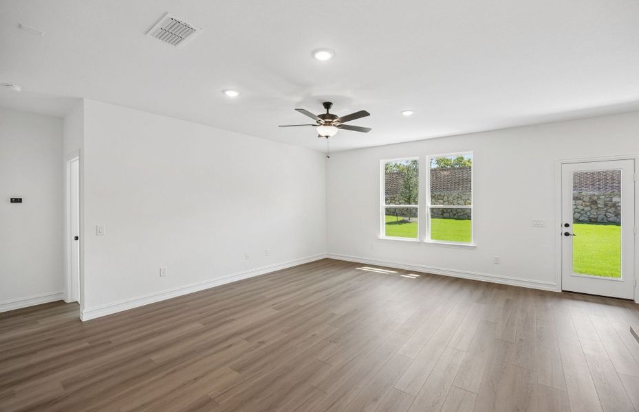 Spacious, unfurnished interior of a new home in Pinnacle at Legacy Hills, Celina (Image 26).