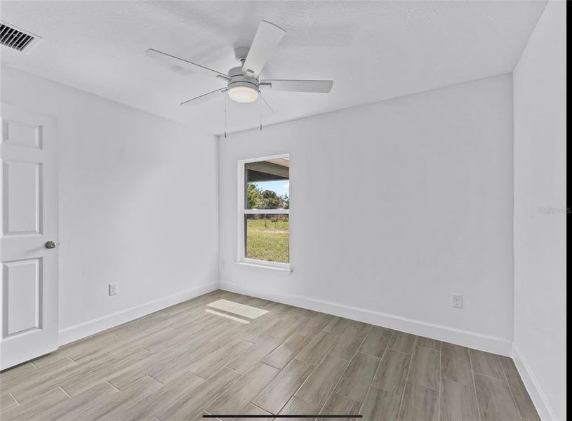 Spacious, unfurnished interior of a new home in , Ocala (Image 24).