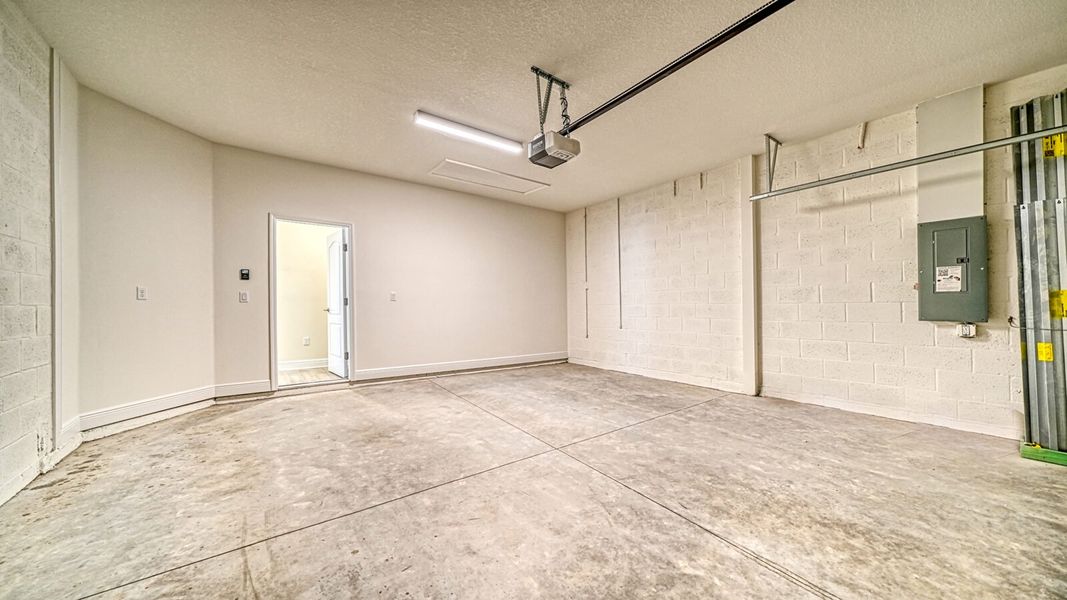 Spacious, unfurnished interior of a new home in Wildleaf at North River Ranch, Parrish (Image 29).