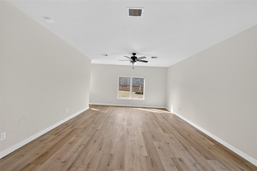 Spacious, unfurnished interior of a new home in Chapel Run, Montgomery (Image 22).