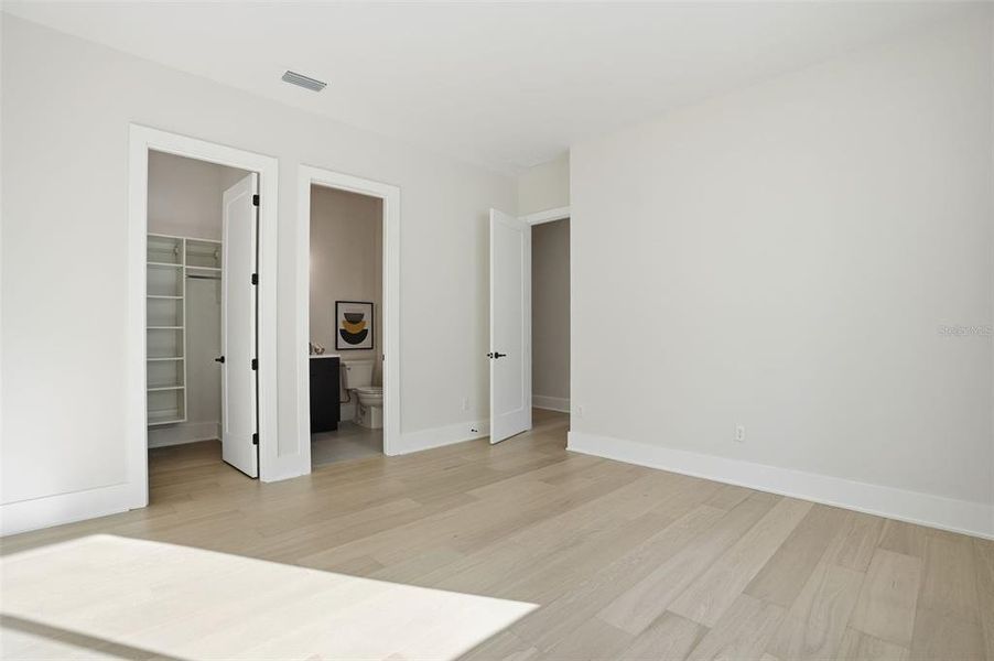 Spacious, unfurnished interior of a new home in , Tampa (Image 57).
