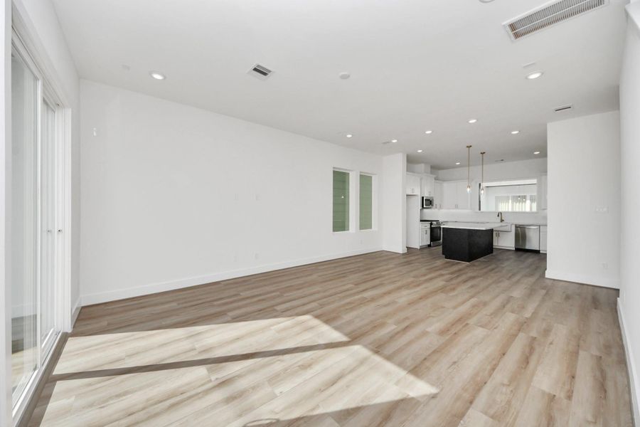 Spacious, unfurnished interior of a new home in , Houston (Image 29).