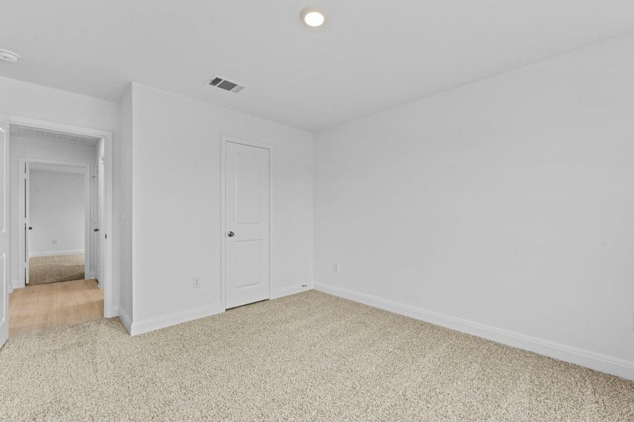 Spacious, unfurnished interior of a new home in Riverview, Georgetown (Image 25).
