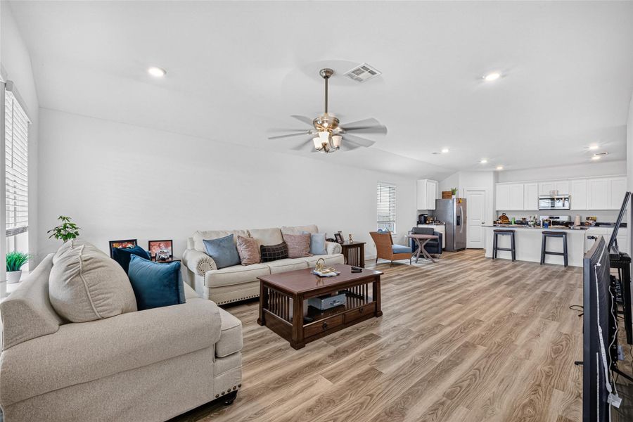 Furnished interior view inside a new home in Pelican Pointe, Texas City (Image 11). Furnished interior view inside a new home in Pelican Pointe, Texas City (Image 11).