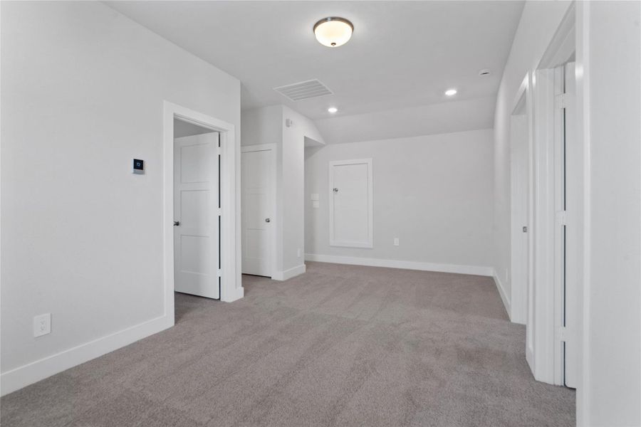 Spacious, unfurnished interior of a new home in Sorella, Tomball (Image 19).