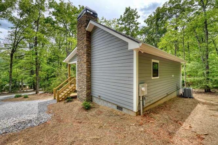Exterior details and patio area of a home in , Blairsville (Image 17).